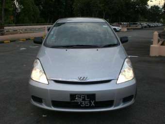 2004 Toyota Wish Photos