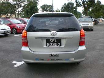 2004 Toyota Wish Pictures