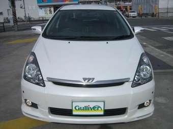 2004 Toyota Wish Photos