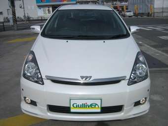 2004 Toyota Wish Photos