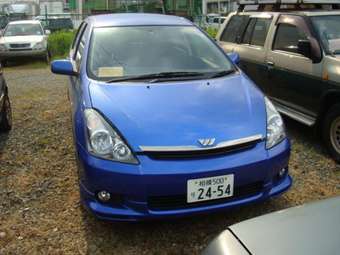 2004 Toyota Wish Pictures