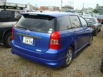 2004 Toyota Wish Pictures