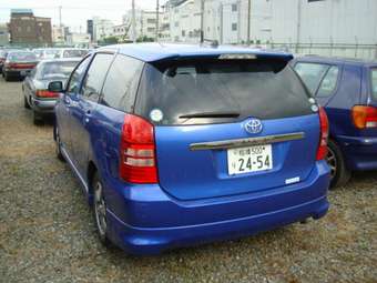 2004 Toyota Wish Photos