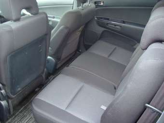 2004 Toyota Wish Pictures