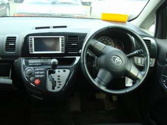 2004 Toyota Wish Photos