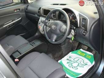 2004 Toyota Wish Pictures