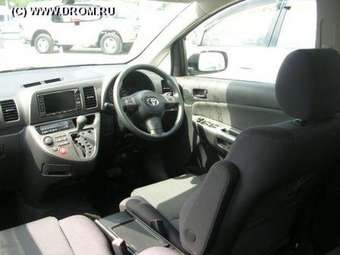 2004 Toyota Wish Pics