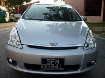 2004 Toyota Wish Pics