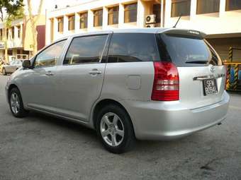 2004 Toyota Wish Pictures