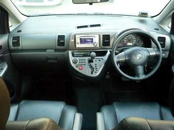 2004 Toyota Wish Photos