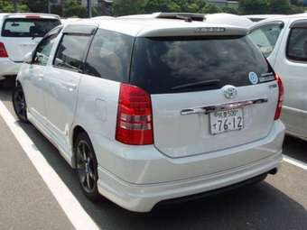 2004 Toyota Wish Photos