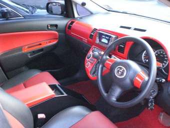2004 Toyota Wish Pictures