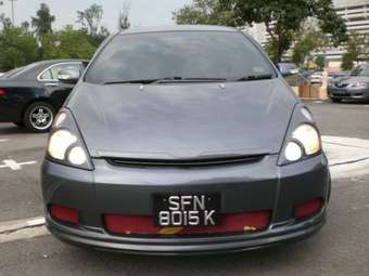 2004 Toyota Wish Pictures