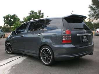 2004 Toyota Wish Wallpapers