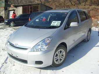 2004 Toyota Wish Photos