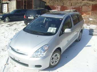 2004 Toyota Wish Photos