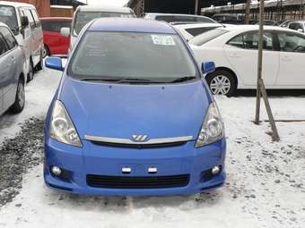 2004 Toyota Wish Images