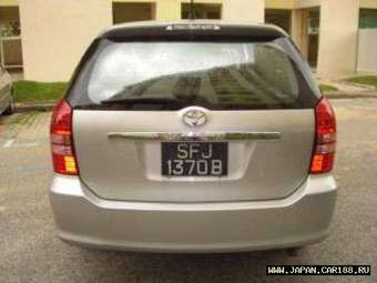 2004 Toyota Wish Images