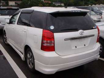 2004 Toyota Wish Pictures