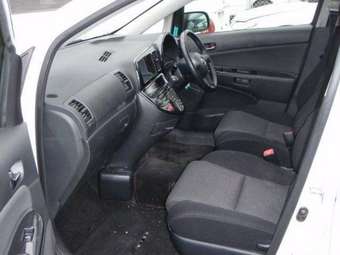 2004 Toyota Wish Photos