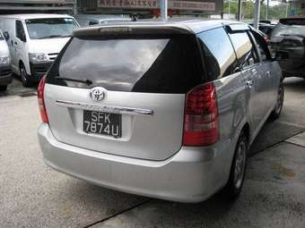 2004 Toyota Wish Pictures