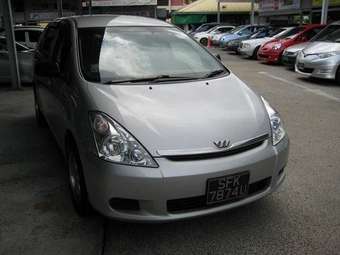 2004 Toyota Wish Pics