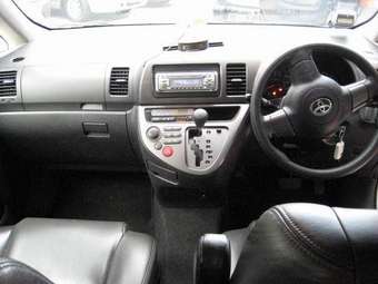 2004 Toyota Wish Photos