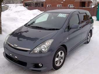 2004 Toyota Wish Photos