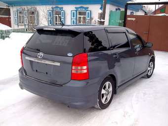 2004 Toyota Wish Pictures