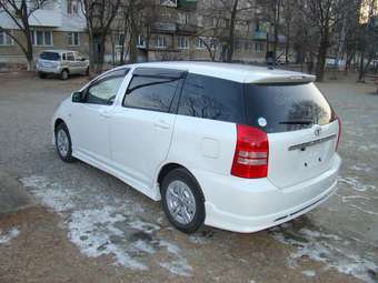 2004 Toyota Wish Images