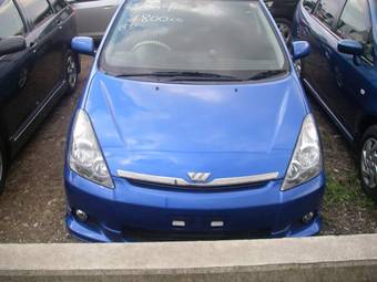 2004 Toyota Wish Pictures