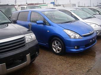 2004 Toyota Wish Pics