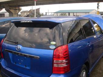 2004 Toyota Wish Pictures