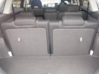 2004 Toyota Wish Photos