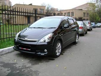 2004 Toyota Wish Pictures