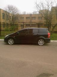 2004 Toyota Wish Pictures