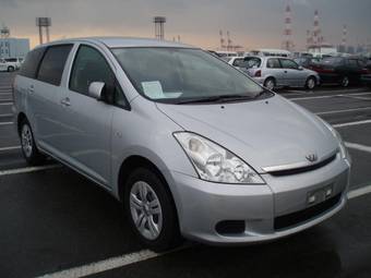 2004 Toyota Wish Pictures