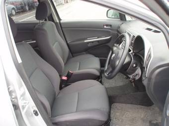 2004 Toyota Wish Photos