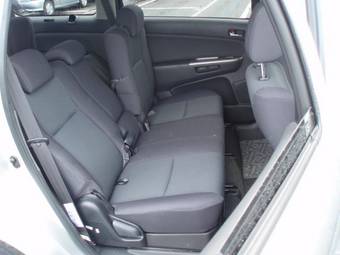 2004 Toyota Wish Photos