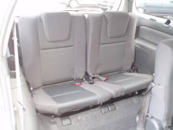 2004 Toyota Wish Pictures