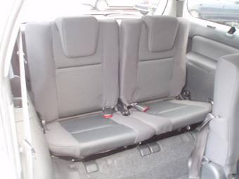 2004 Toyota Wish Pictures