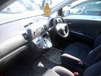 2004 Toyota Wish Photos