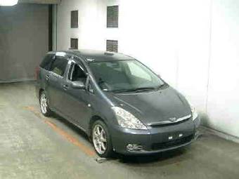 2004 Toyota Wish Pictures