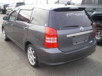 2004 Toyota Wish Images