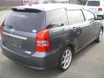 2004 Toyota Wish Pictures