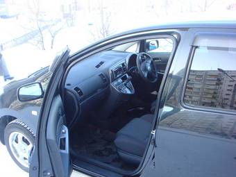 2004 Toyota Wish Pictures