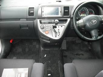 2004 Toyota Wish Pictures