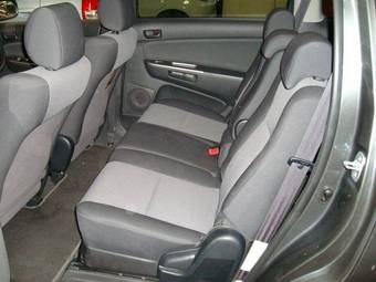 2004 Toyota Wish Photos