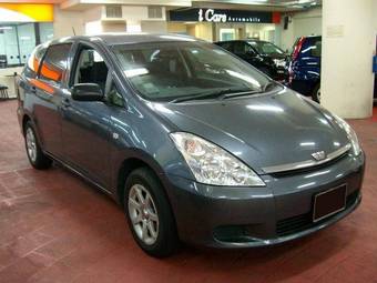 2004 Toyota Wish Images