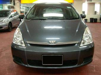 2004 Toyota Wish Pictures